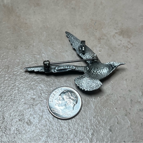 Vintage Pewter Signed Seagull Brooch - Picture 2 of 2